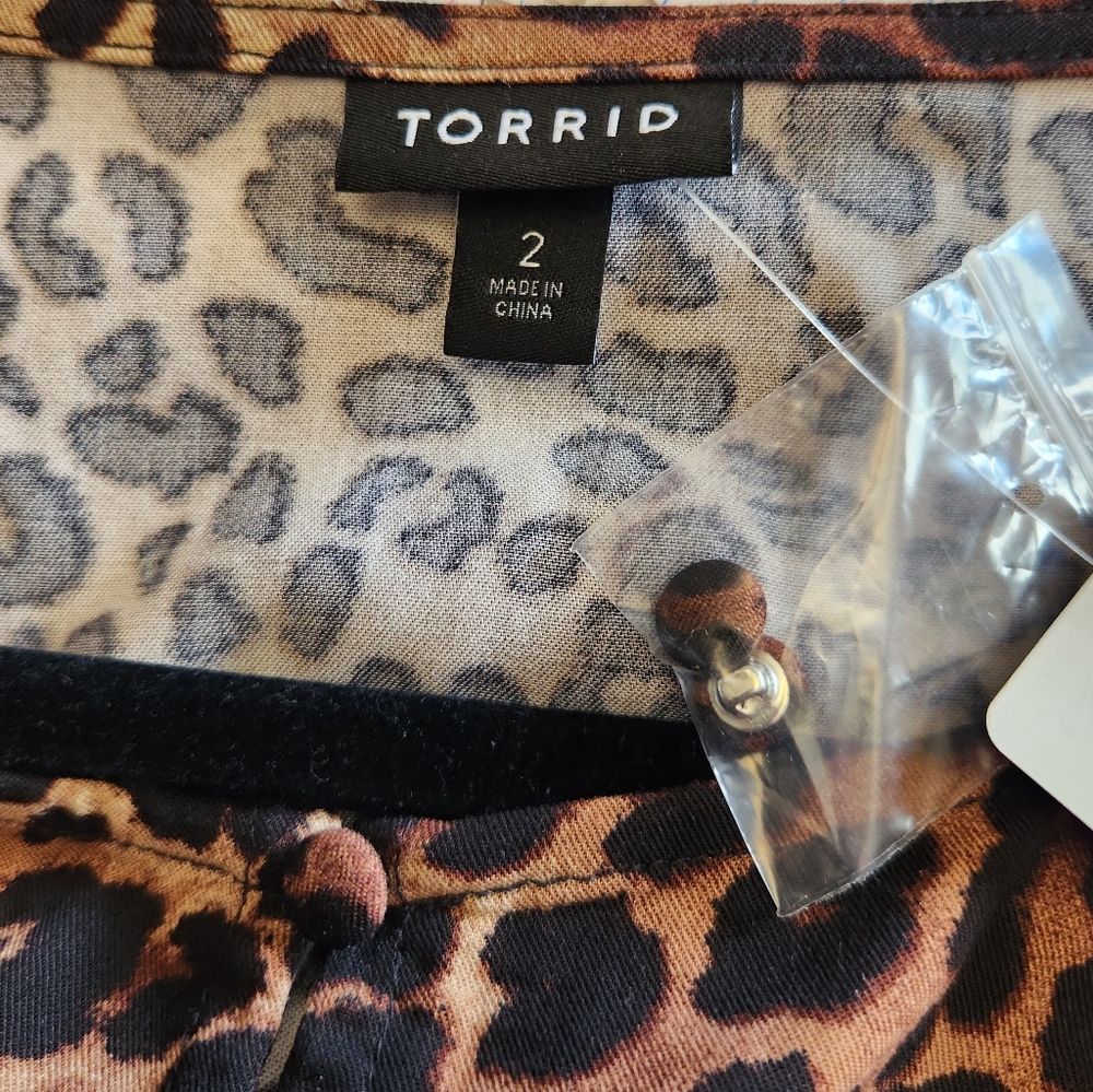 TORRID Leopard Challis Keyhole Midi Skater Dress NWT Size 2 / 2X Cutout Pin-Up - Picture 6 of 14